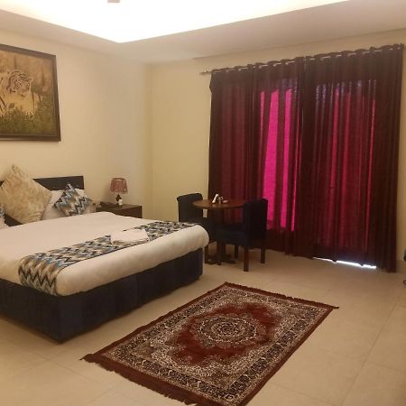 Hotel The Am Bliss Gurgaon Esterno foto