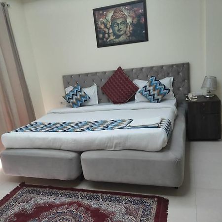 Hotel The Am Bliss Gurgaon Esterno foto