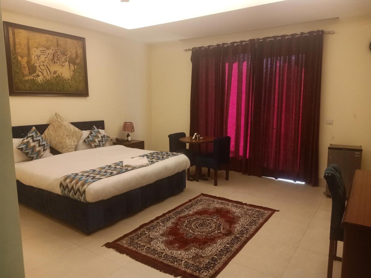 Hotel The Am Bliss Gurgaon Esterno foto