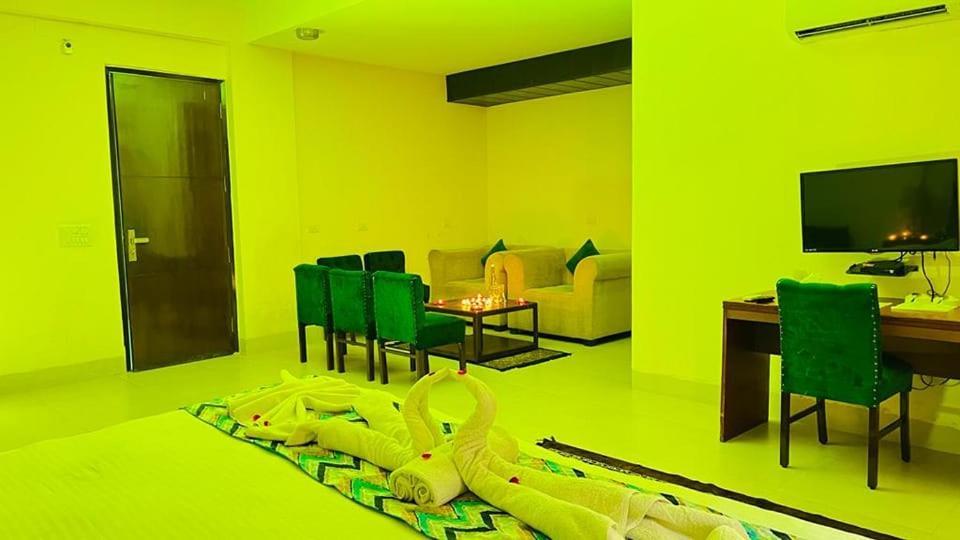 Hotel The Am Bliss Gurgaon Esterno foto