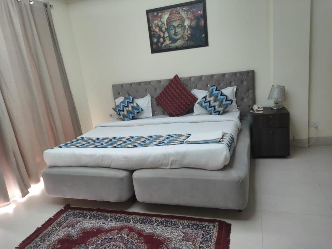 Hotel The Am Bliss Gurgaon Esterno foto